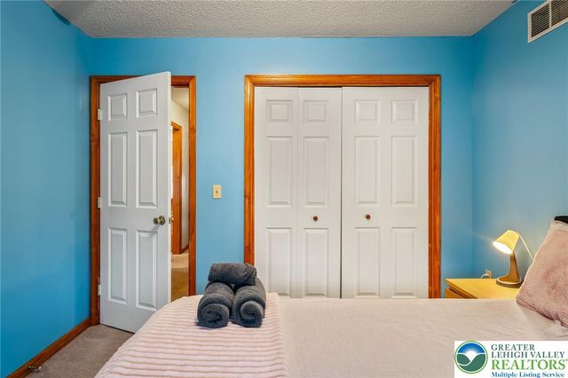 2121 Warwick Circle, Coolbaugh Twp, PA 18466