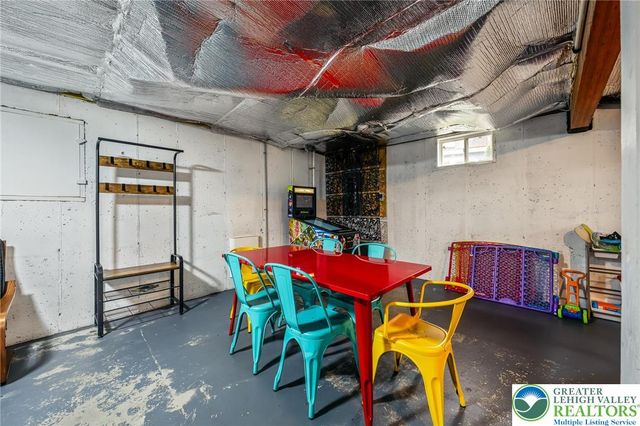 2121 Warwick Circle, Coolbaugh Twp, PA 18466