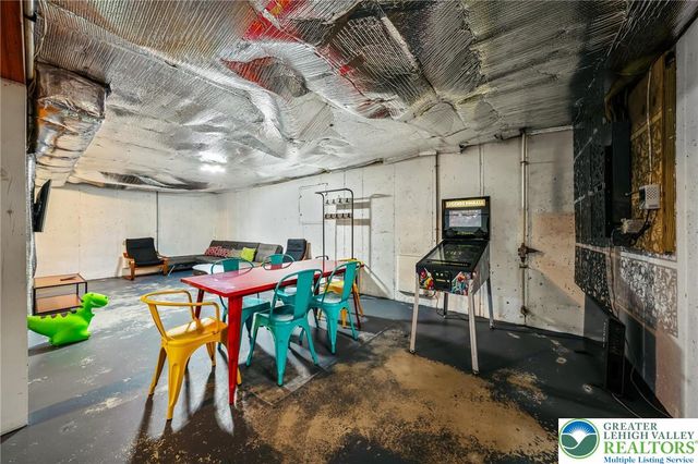 2121 Warwick Circle, Coolbaugh Twp, PA 18466