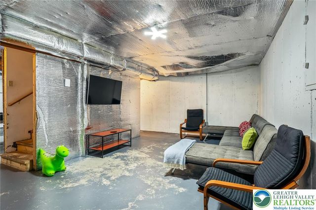 2121 Warwick Circle, Coolbaugh Twp, PA 18466