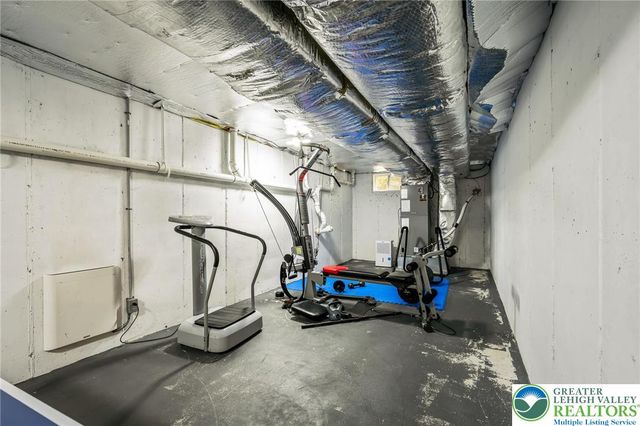 2121 Warwick Circle, Coolbaugh Twp, PA 18466