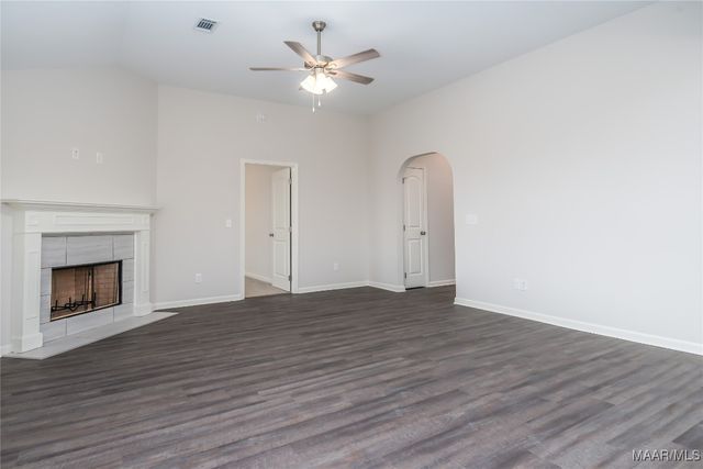 125 Brownstone Loop, Elmore, AL 36022