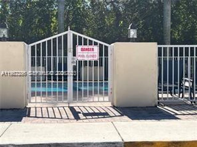 10012 NW 7th St 203, Miami, FL 33172