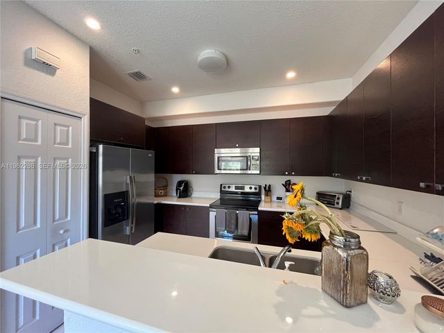 10012 NW 7th St 203, Miami, FL 33172