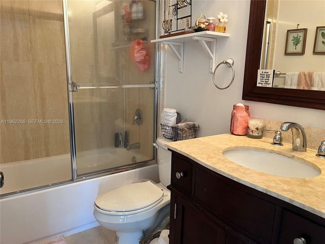 10012 NW 7th St 203, Miami, FL 33172