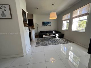 10012 NW 7th St 203, Miami, FL 33172