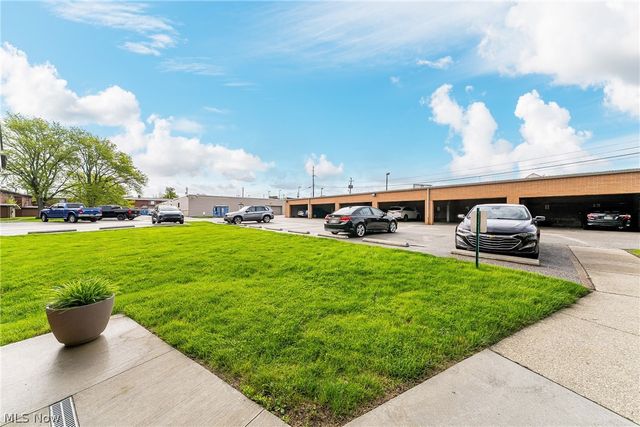 22011 River Oaks Drive A3, Rocky River, OH 44116