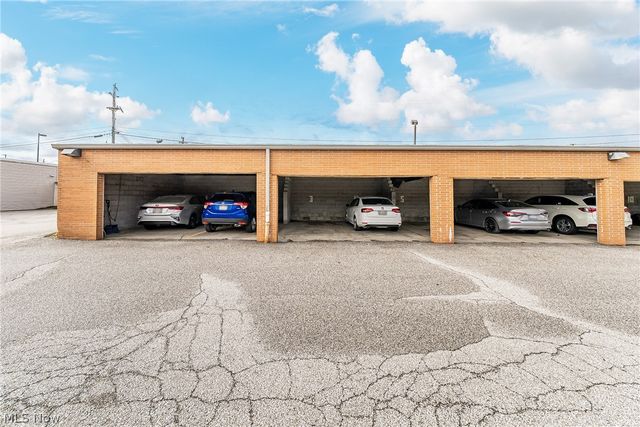 22011 River Oaks Drive A3, Rocky River, OH 44116