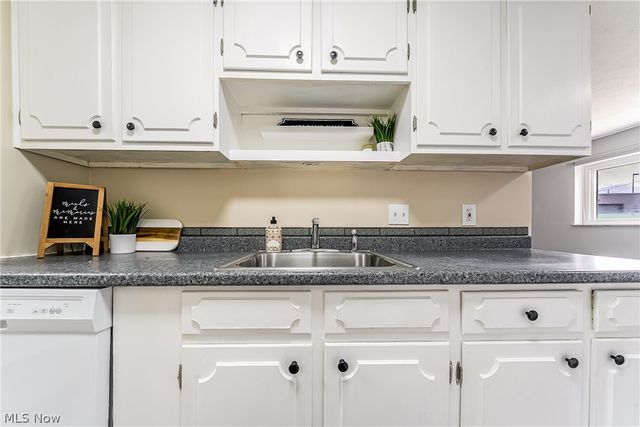 22011 River Oaks Drive A3, Rocky River, OH 44116