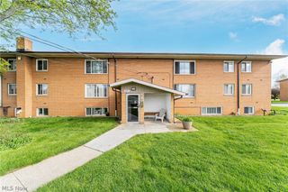 22011 River Oaks Drive A3, Rocky River, OH 44116