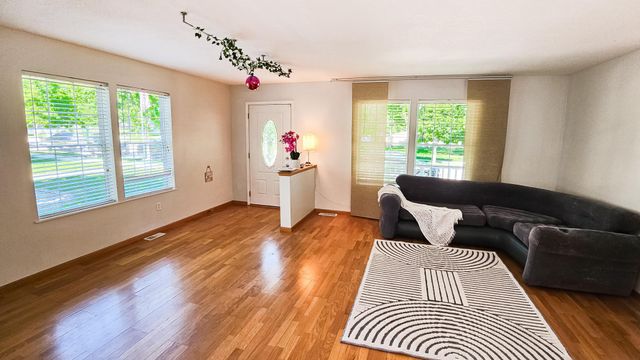 113 N Ash Street, Chaska, MN 55318