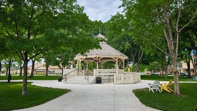 113 N Ash Street, Chaska, MN 55318