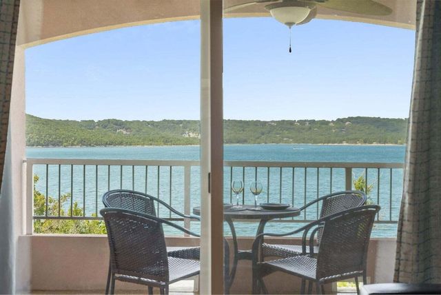 700 Emerald Pointe Drive 302, Hollister, MO 65672