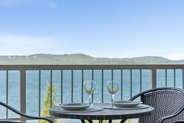 700 Emerald Pointe Drive 302, Hollister, MO 65672