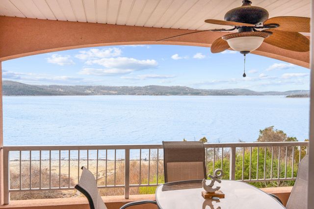 700 Emerald Pointe Drive 302, Hollister, MO 65672