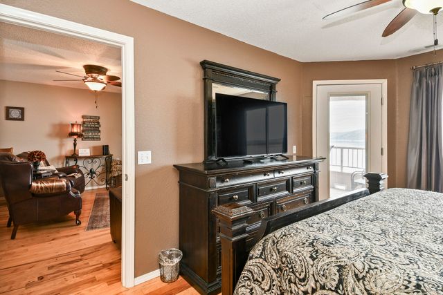 700 Emerald Pointe Drive 302, Hollister, MO 65672