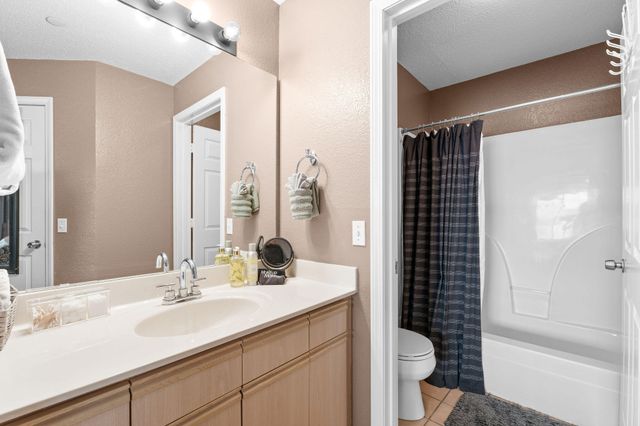 700 Emerald Pointe Drive 302, Hollister, MO 65672