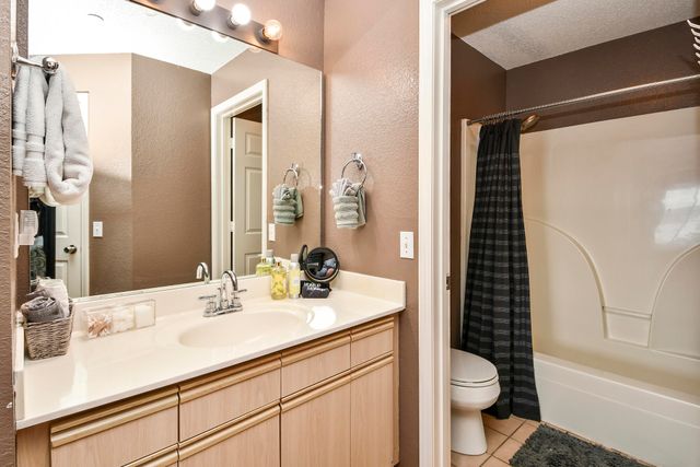 700 Emerald Pointe Drive 302, Hollister, MO 65672