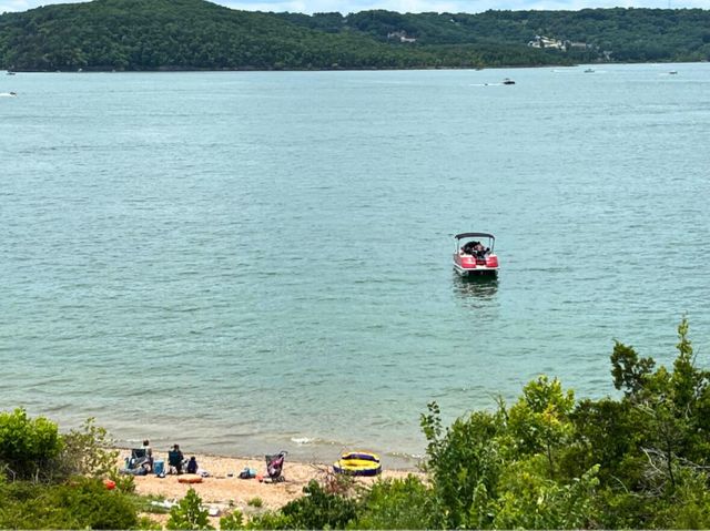 700 Emerald Pointe Drive 302, Hollister, MO 65672