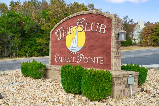 700 Emerald Pointe Drive 302, Hollister, MO 65672