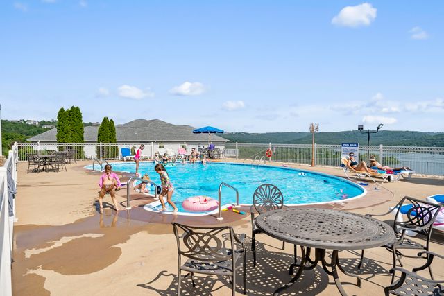 700 Emerald Pointe Drive 302, Hollister, MO 65672