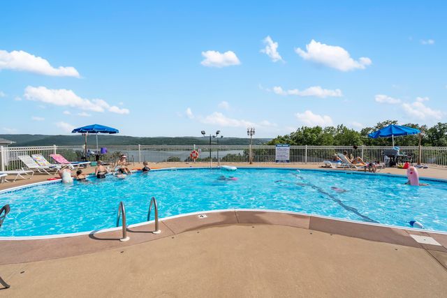 700 Emerald Pointe Drive 302, Hollister, MO 65672