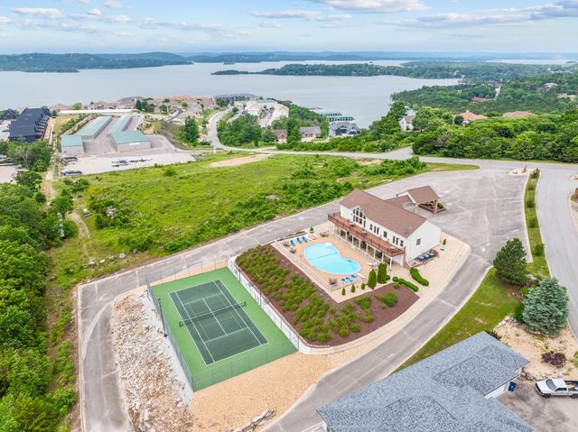700 Emerald Pointe Drive 302, Hollister, MO 65672