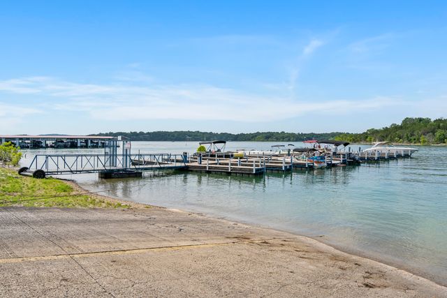 700 Emerald Pointe Drive 302, Hollister, MO 65672