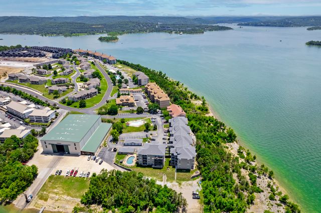 700 Emerald Pointe Drive 302, Hollister, MO 65672