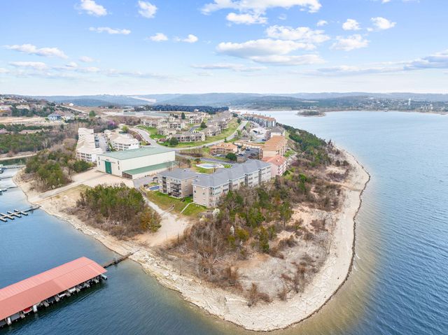 700 Emerald Pointe Drive 302, Hollister, MO 65672