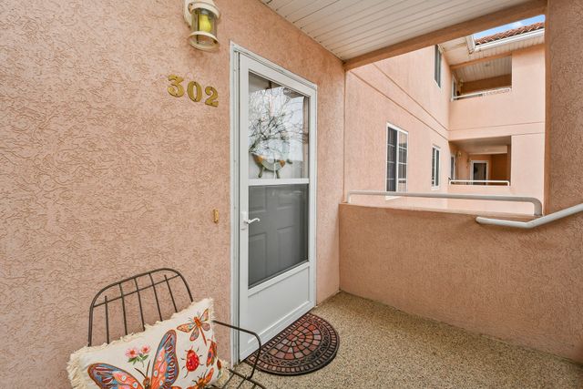 700 Emerald Pointe Drive 302, Hollister, MO 65672