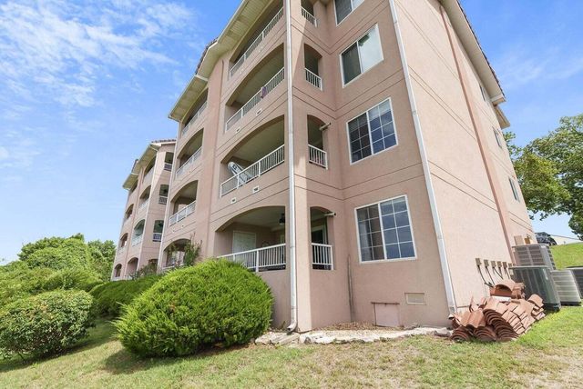 700 Emerald Pointe Drive 302, Hollister, MO 65672