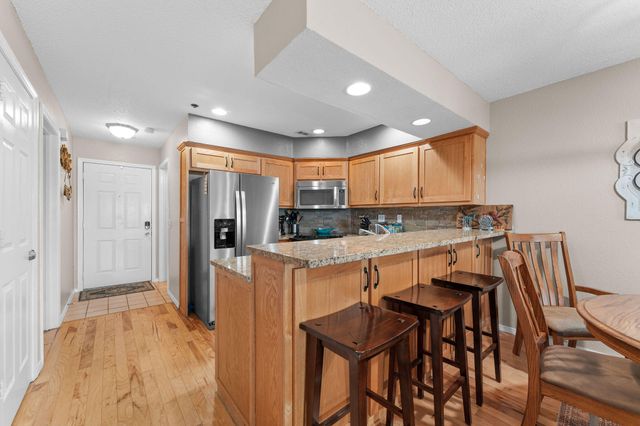 700 Emerald Pointe Drive 302, Hollister, MO 65672