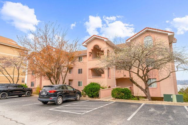 700 Emerald Pointe Drive 302, Hollister, MO 65672