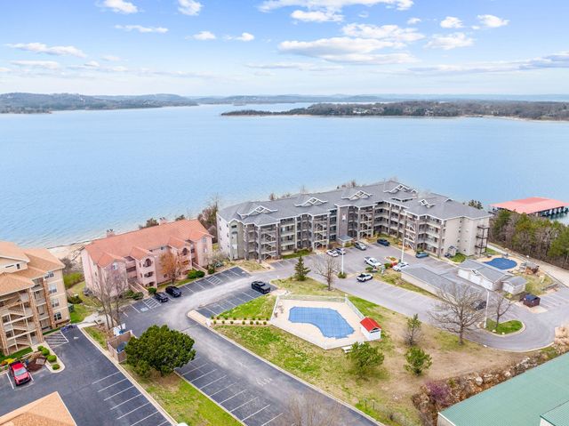 700 Emerald Pointe Drive 302, Hollister, MO 65672