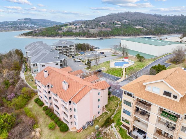 700 Emerald Pointe Drive 302, Hollister, MO 65672