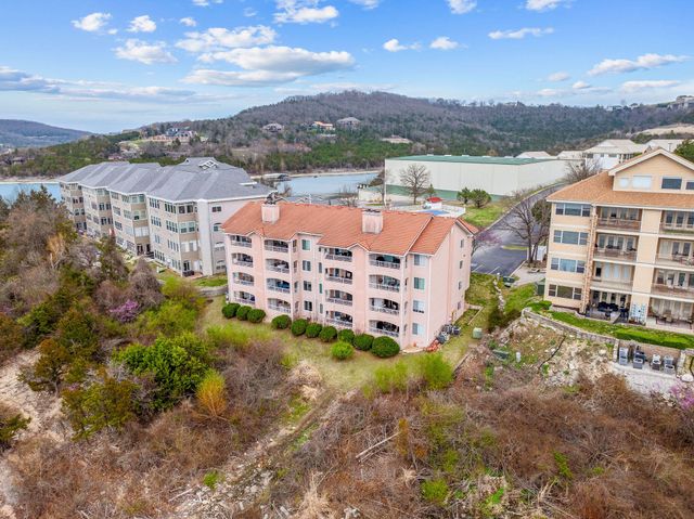 700 Emerald Pointe Drive 302, Hollister, MO 65672