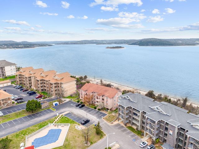 700 Emerald Pointe Drive 302, Hollister, MO 65672