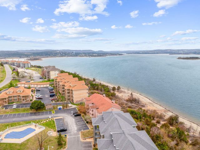 700 Emerald Pointe Drive 302, Hollister, MO 65672