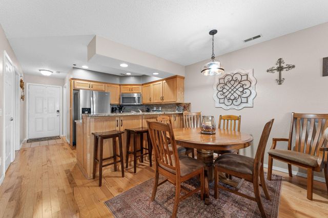 700 Emerald Pointe Drive 302, Hollister, MO 65672