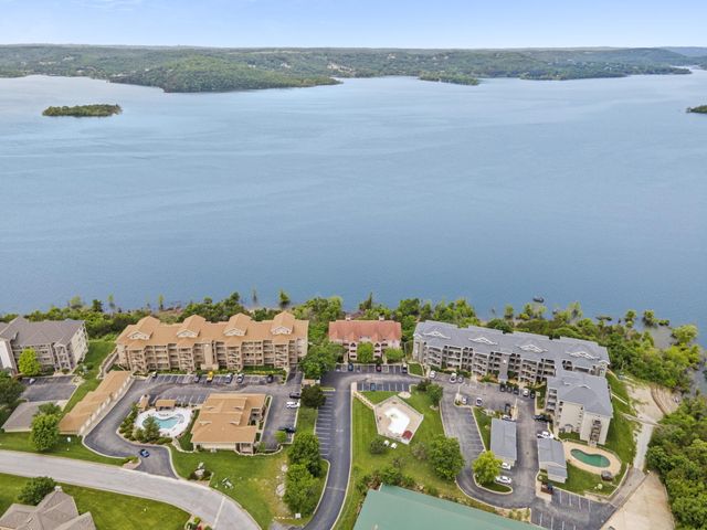 700 Emerald Pointe Drive 302, Hollister, MO 65672