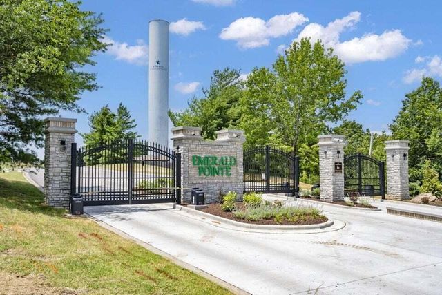 700 Emerald Pointe Drive 302, Hollister, MO 65672