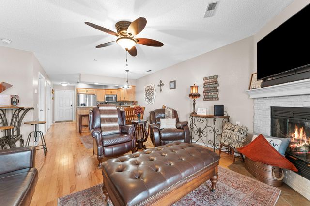 700 Emerald Pointe Drive 302, Hollister, MO 65672