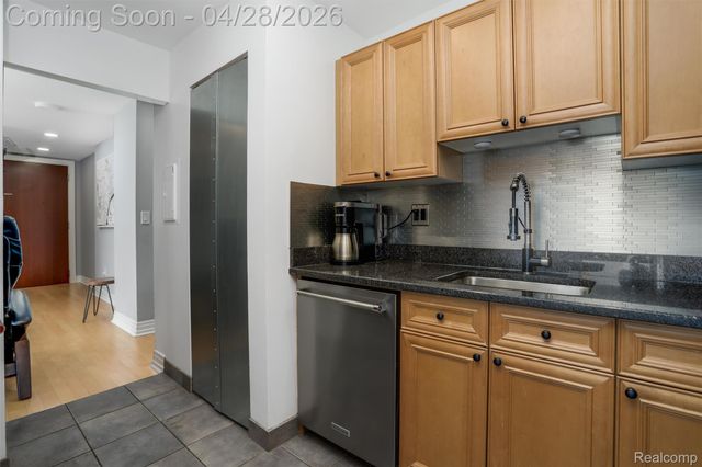 1001 W Jefferson 11B, Detroit, MI 48226