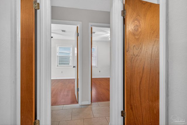 2933 Breckenridge Dr, Pensacola, FL 32526