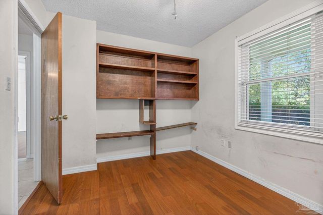 2933 Breckenridge Dr, Pensacola, FL 32526