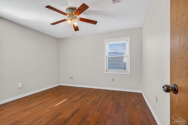 2933 Breckenridge Dr, Pensacola, FL 32526