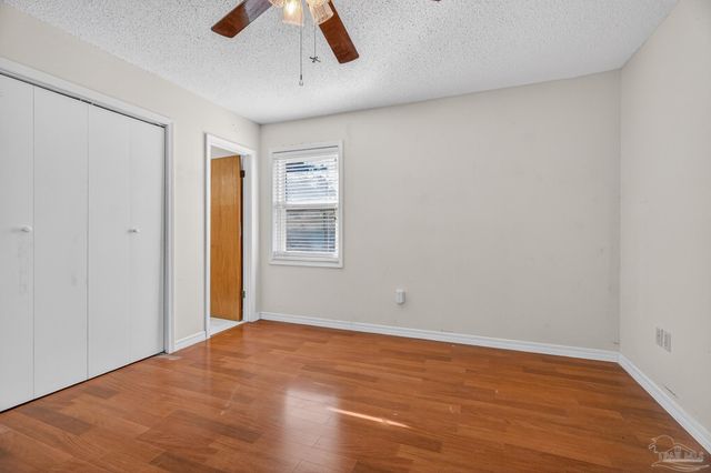 2933 Breckenridge Dr, Pensacola, FL 32526