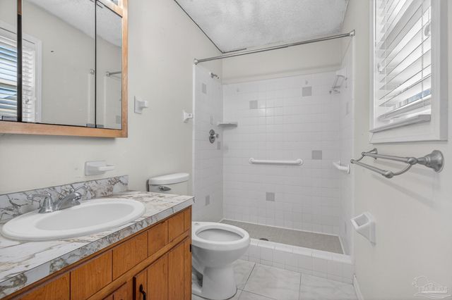 2933 Breckenridge Dr, Pensacola, FL 32526