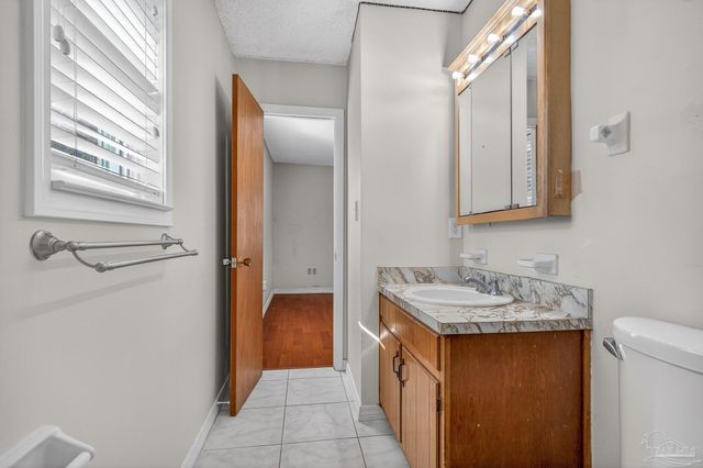 2933 Breckenridge Dr, Pensacola, FL 32526